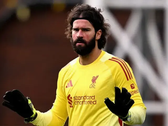 Alisson fora: Liverpool escala Mamardashvili contra o Everton